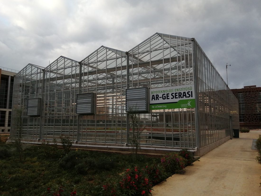 Establishment of the Institute of Biotechnology R&D greenhouse
